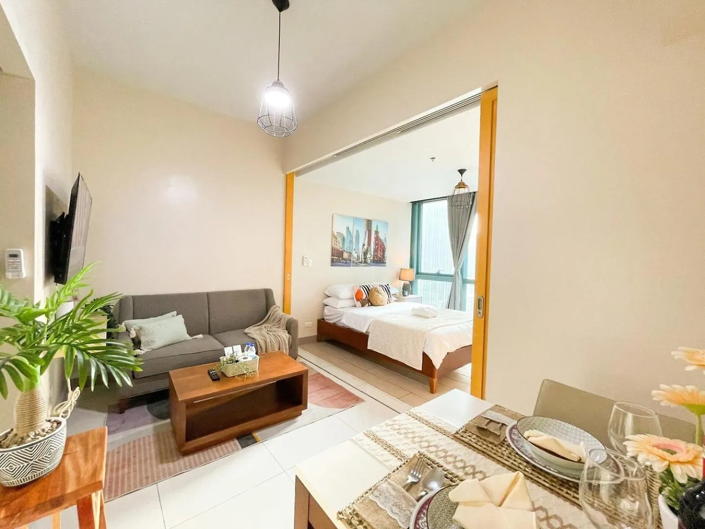 Upscale Bgc Experience 1Br Condo #Oursw17C2 Manila 0*,  Philippines