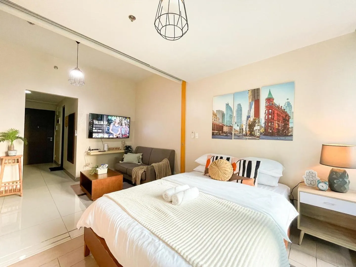 Upscale Bgc Experience 1Br Condo #Oursw17C2 Manila 0*,  Philippines